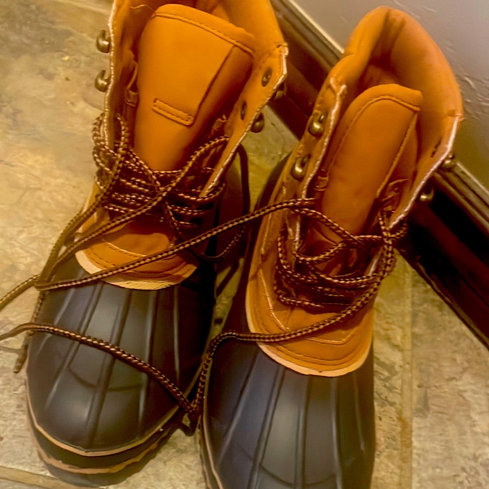 Maurices snow boots Never been worn.